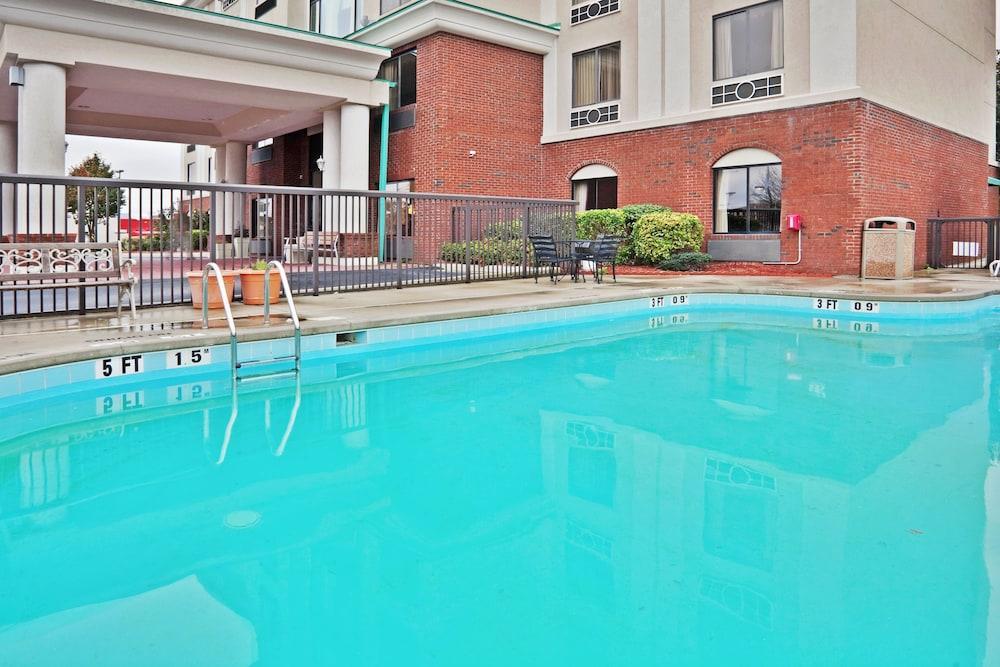 Holiday Inn Express & Suites Wilson-Downtown By Ihg Exterior foto
