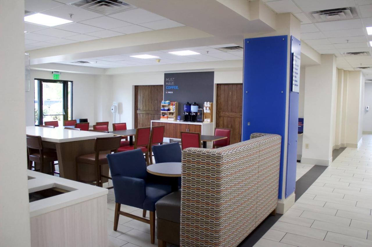 Holiday Inn Express & Suites Wilson-Downtown By Ihg Exterior foto