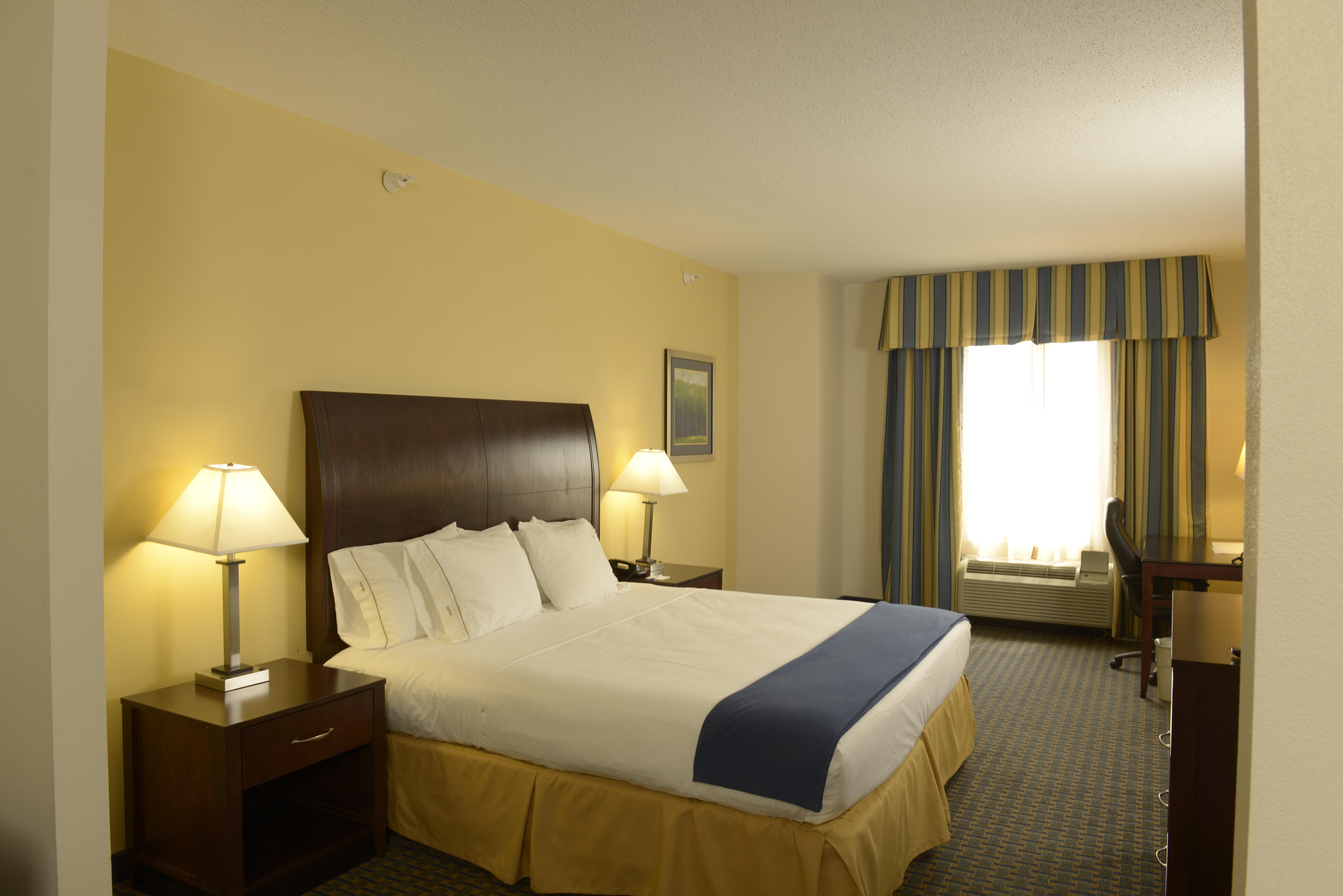 Holiday Inn Express & Suites Wilson-Downtown By Ihg Exterior foto