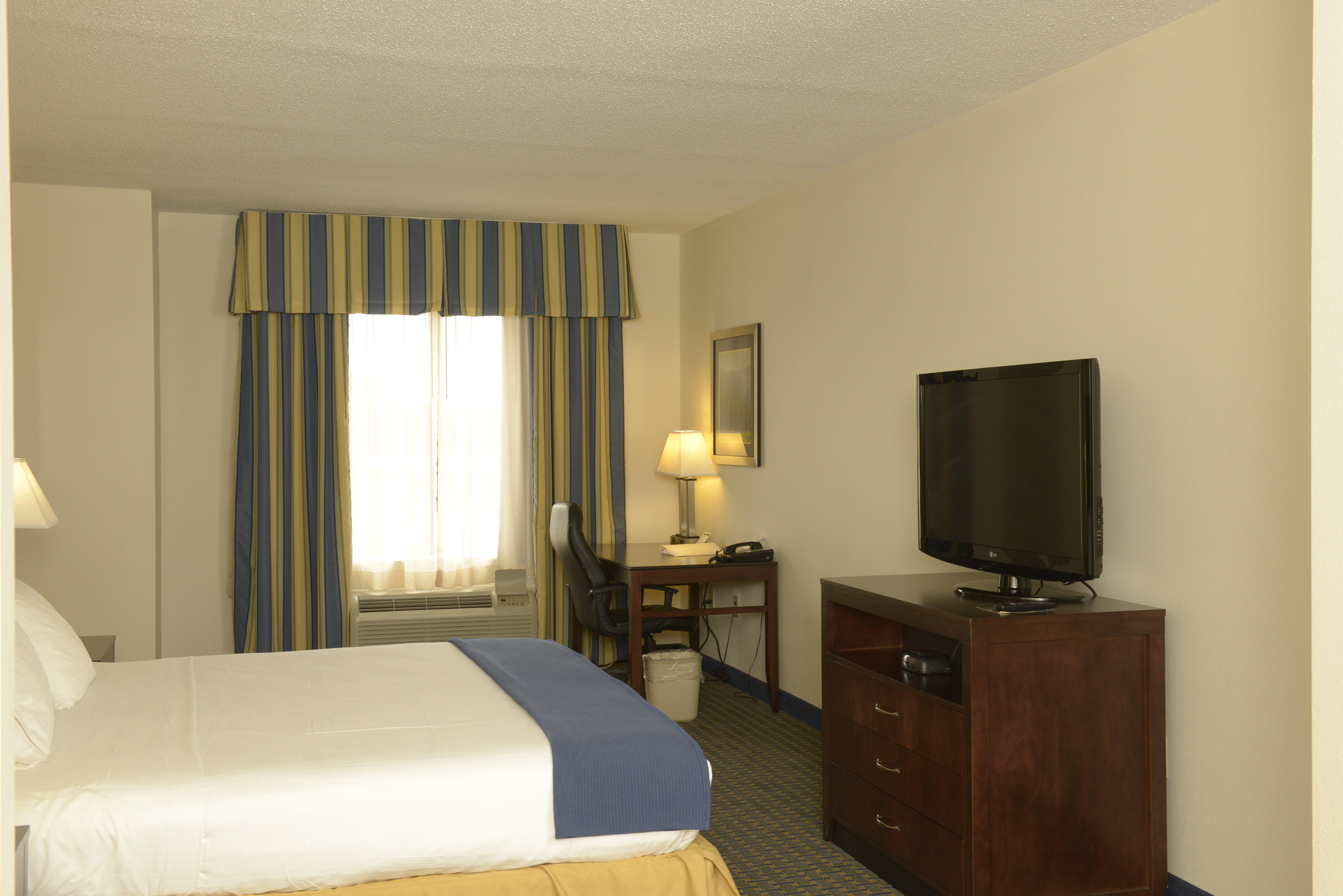 Holiday Inn Express & Suites Wilson-Downtown By Ihg Exterior foto